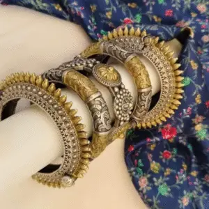 Sharvī: Set of 5 two-tone oxidised silver-plated kadas